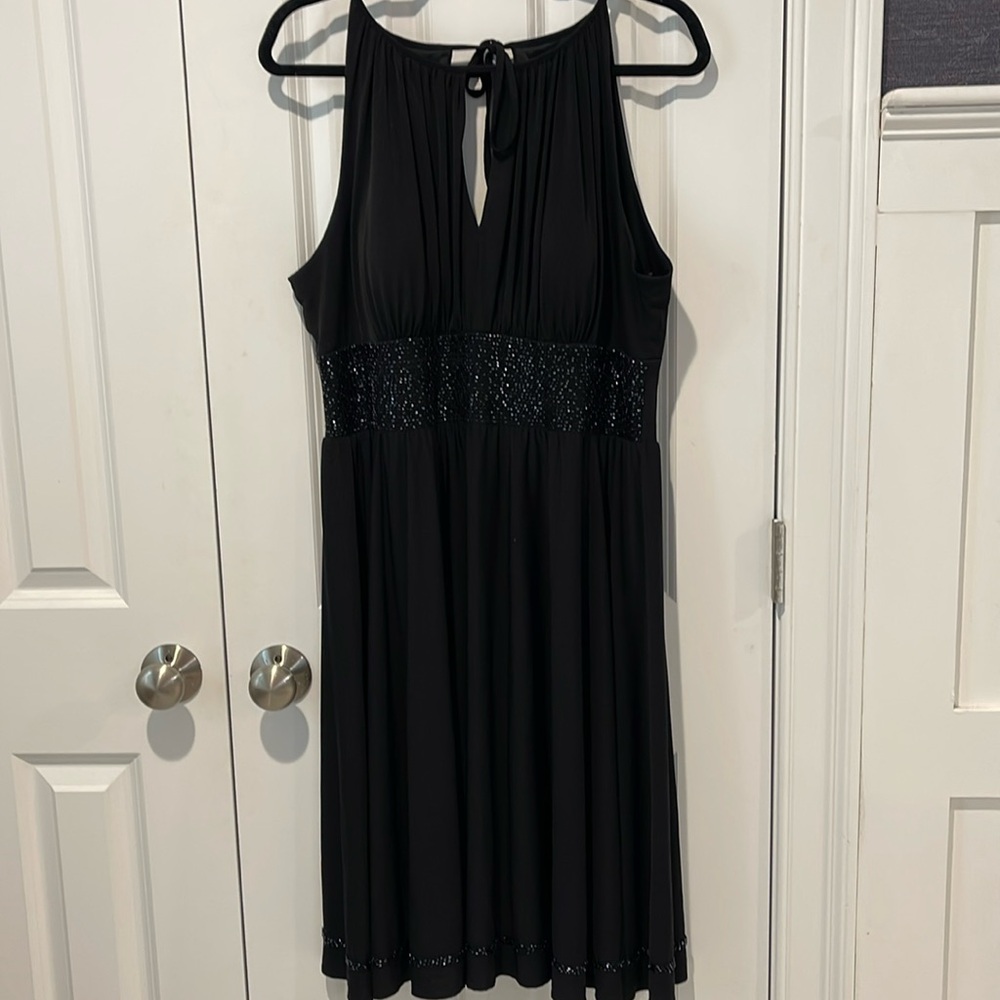 Black cocktail dress size 16 wore one time